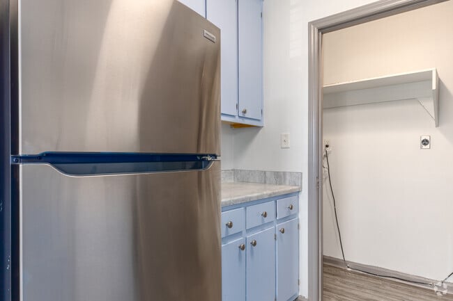 2BR, 1BA - 750SF - Kitchen/Laundry