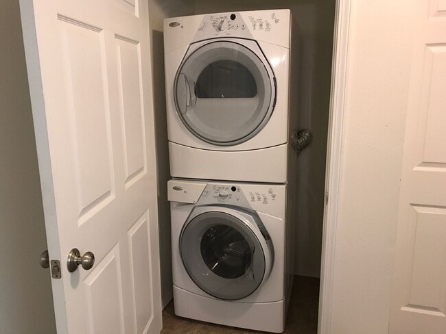 Photo - 7011 N Market St Unidad 7015