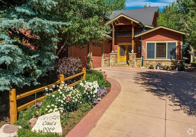 Building Photo - Peaceful Glenwood Living – 3BR/2.5BA Townhome