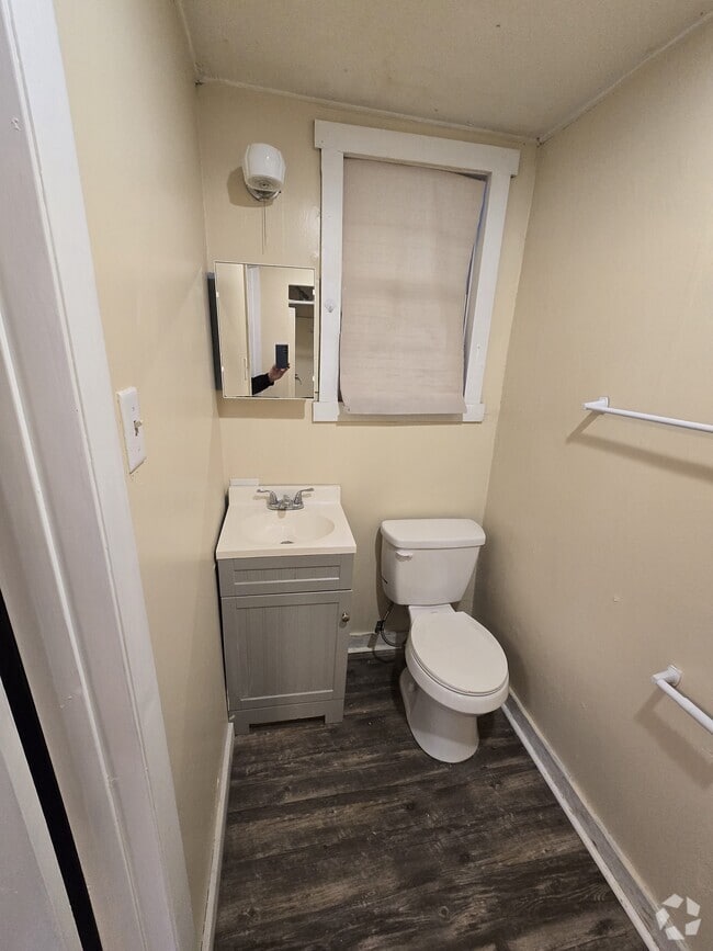 Building Photo - 527 Waverly St Rental
