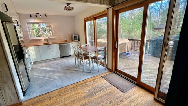 Photo - 15 Norfolk Ct