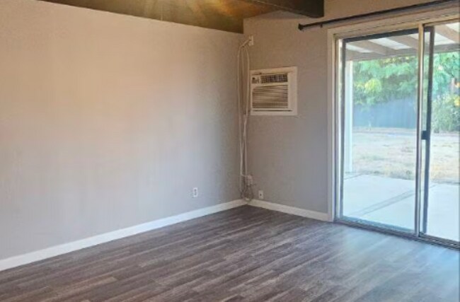 Photo - 3 Bed · 2 Bath · Huge Yard · Great Central Location!