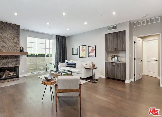 Photo - 930 N Doheny Dr Unit 317