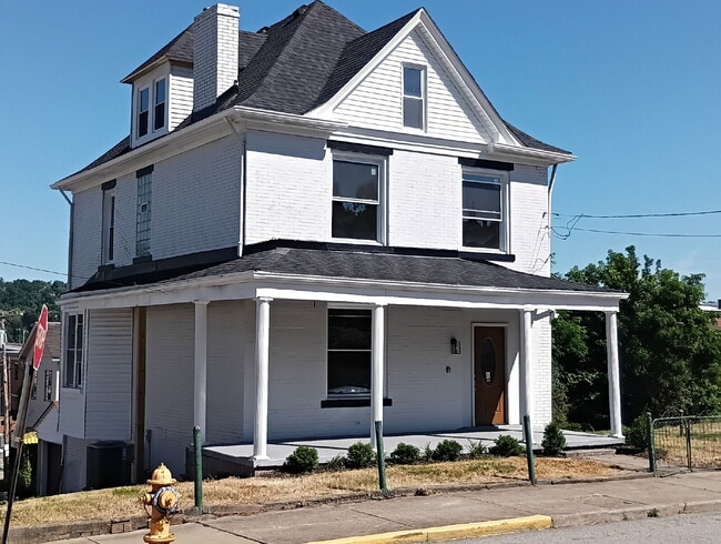 Photo - "Spacious 4-Bedroom Gem in Homestead – 2090 Sq Ft of Comfort!"