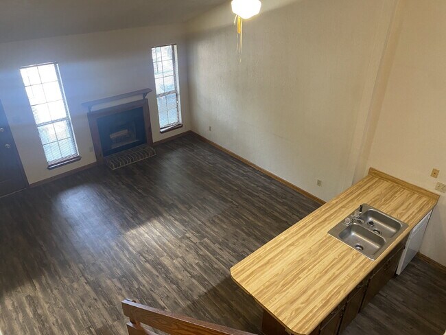 1/1 With A loft! Perfect One Bedroom at A Great Price!