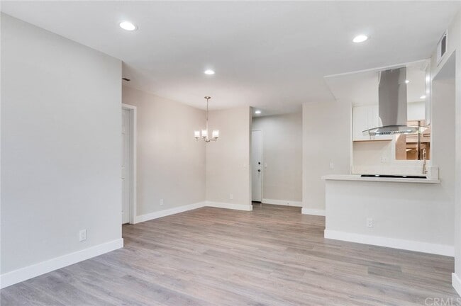 Photo - 2343 E 17th St Unidad 101