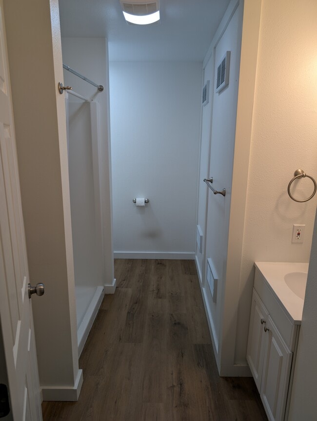 Photo - 301 Cedar St