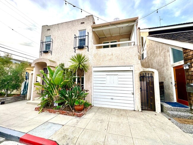 Building Photo - 45 65th Pl Unit 45 65th Place - Front House