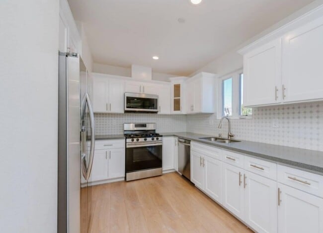 Photo - 427 Heliotrope Dr