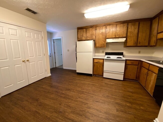 Photo - PRE-LEASING FOR AUGUST 2026!