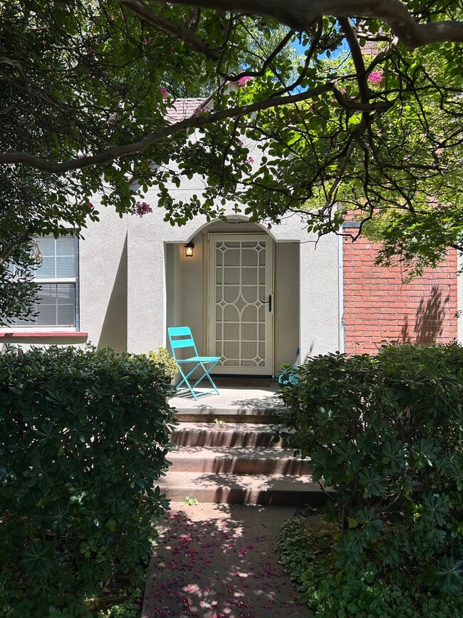 Building Photo - 1160 Palm Ave Unit A