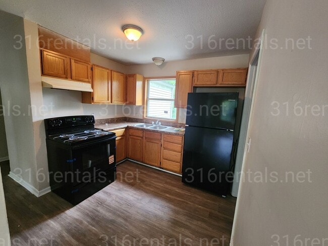 Photo - $995 - 3 bedroom / 1 bathroom - Single Fam...