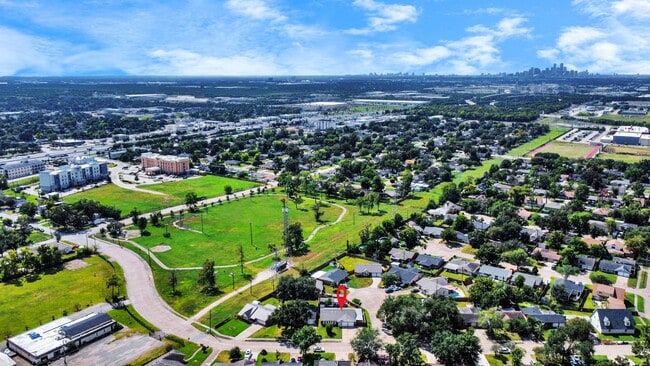 Photo - 530 Westshire Dr