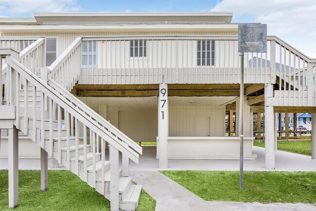 Photo - 971 Mary Ann