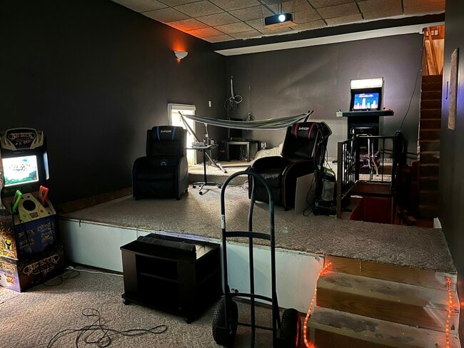 Photo - 220 W 7th Ave