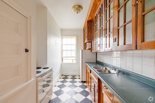 Upgraded Kitchen - 214 York Queen