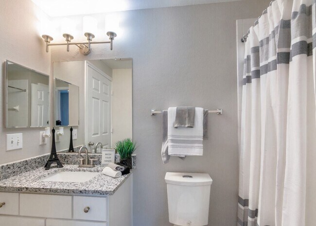 Photo - 17111 Hafer Rd Unidad 528