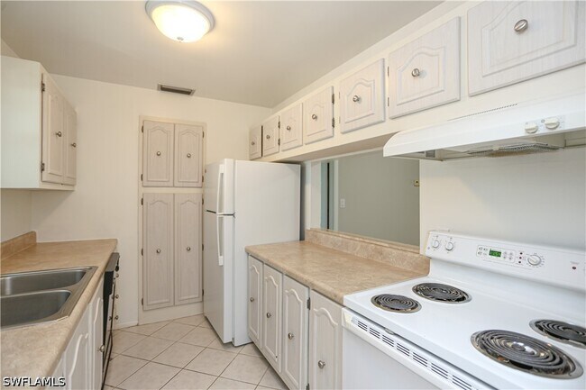 221 Cypress Way E Unit 201