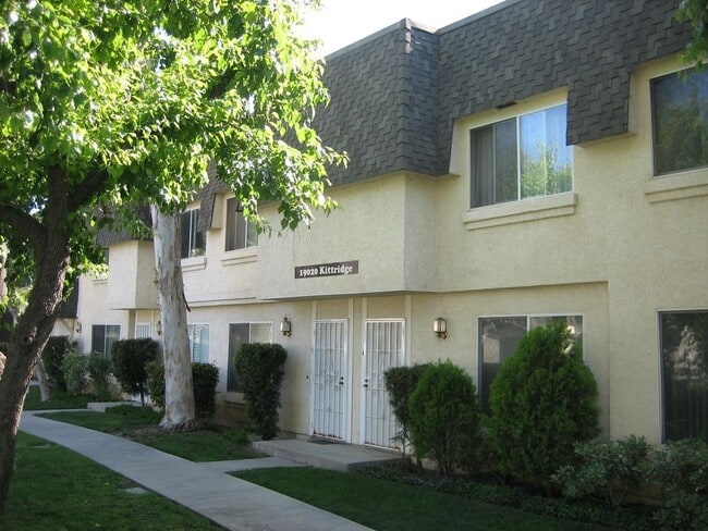 Building Photo - Beautifully updated 2-bedroom, 1.5-bathroom townhome located in the highly desirable Reseda area ...