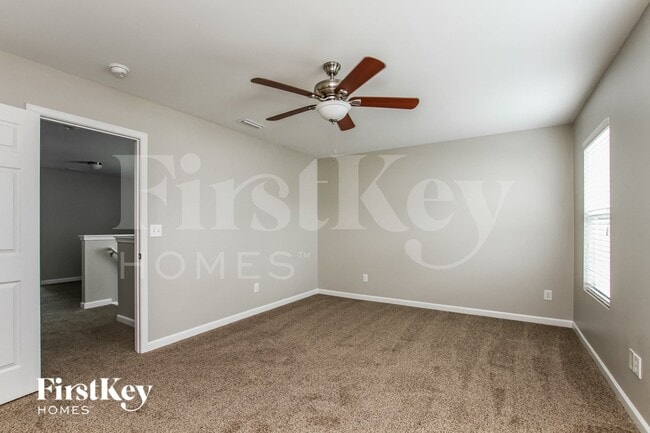 Photo - 504 Landis Oak Way