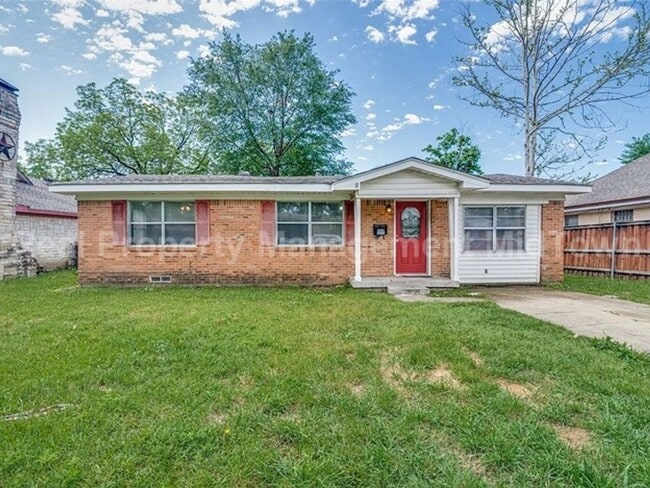 Charming 3-Bedroom Home with Spacious Yard... - Charming 3-Bedroom Home with Spacious Yard...