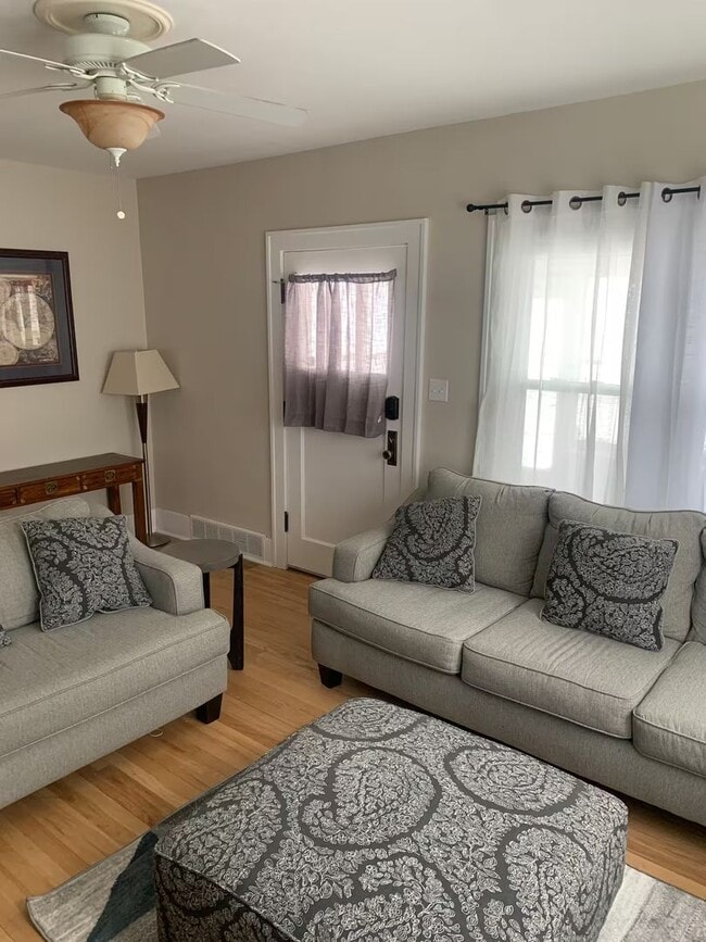 Photo - Spacious Benson Bungalow - 4BD 2B