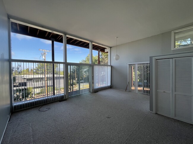 Living Room facing deck - 2660 Melendy Dr Apartamentos Unidad #1