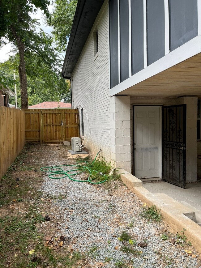 Building Photo - 120 Chappell Rd SW Unit 1