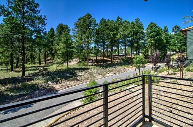 Building Photo - 1221 E Emma Dr