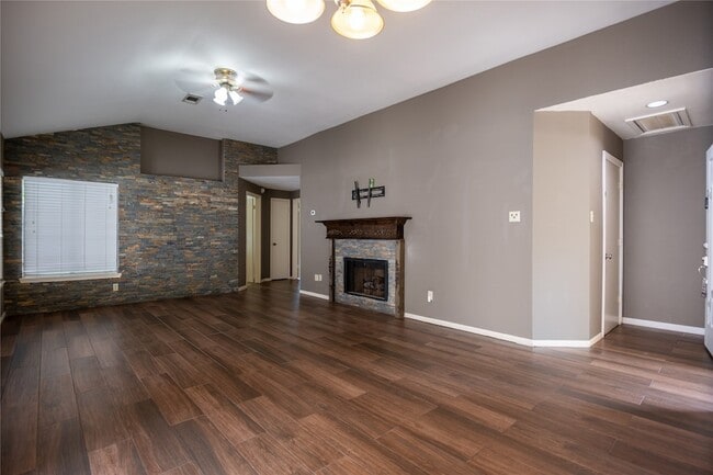Photo - 46 N Rushwing Cir