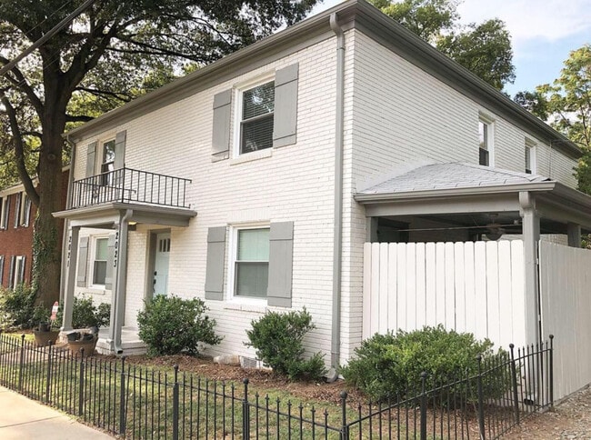 Building Photo - 2023 E Woodlawn Rd Rental