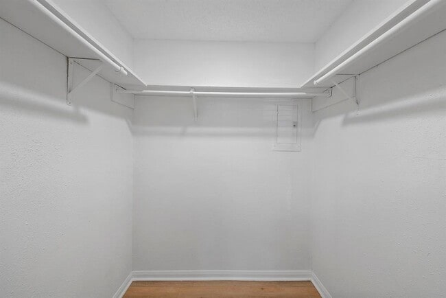 Building Photo - 700 Lyle W Ave Unit B