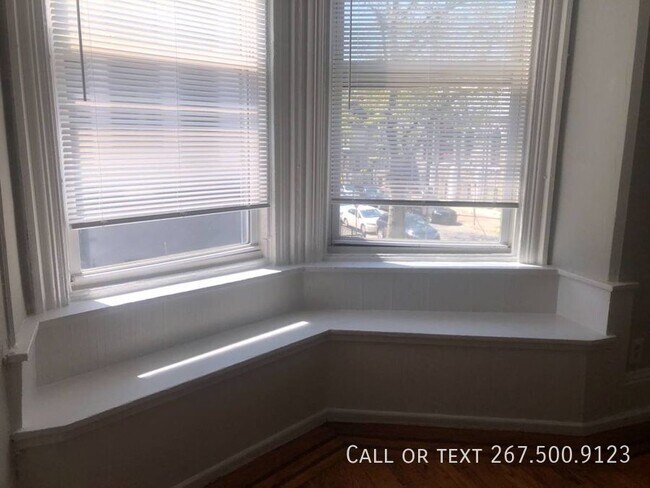 Photo - Great Location. Cozy 2 bedrooms.  Walk to ... Unit 2F