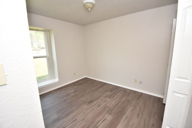 Photo - 3-2-1 Duplex Pflugerville