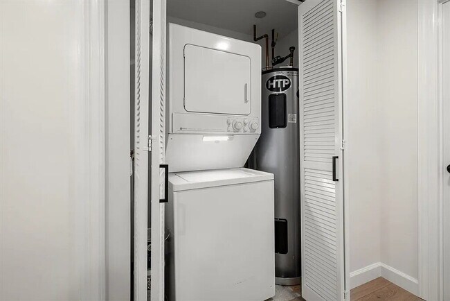 Photo - Sunny large 1 bedroom 1 bath condo