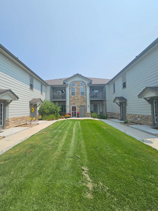 Building Photo - Spacious Second Floor Condo Unit 208