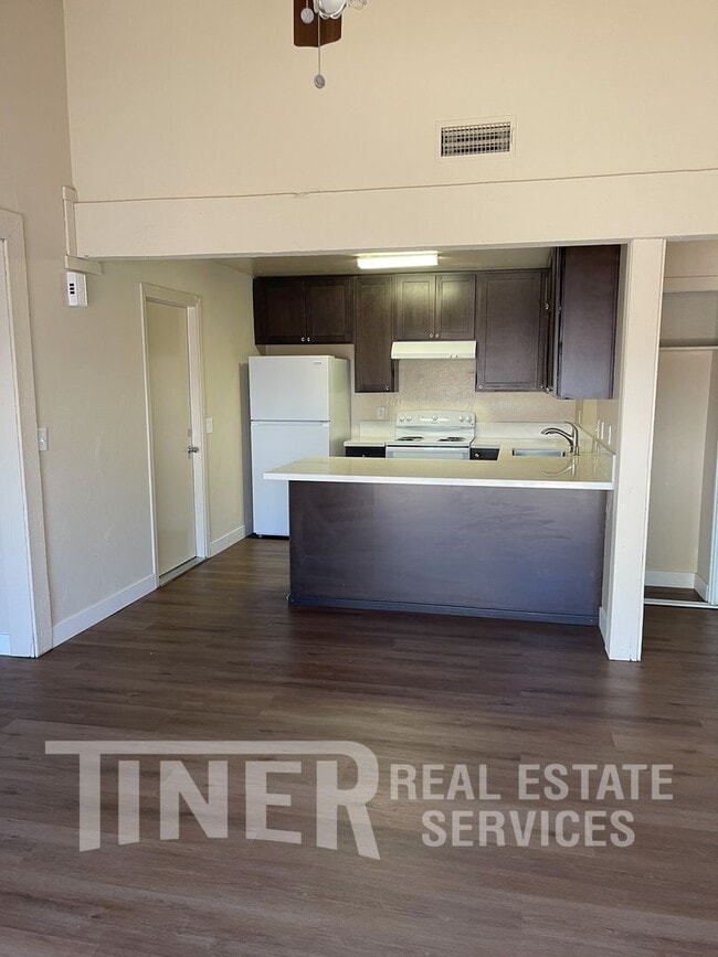 Photo - 7827 Zenith Dr