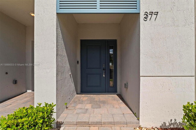 Photo - 377 NW 1st St