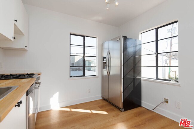 Photo - 822 N Detroit St Unit 826.5