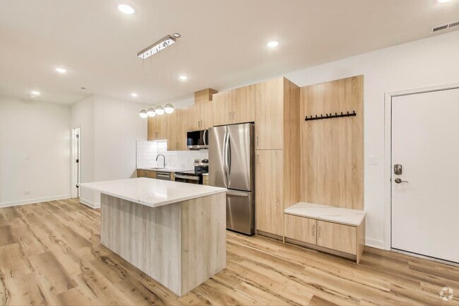 Building Photo - 5126 S Kenwood Ave Rental