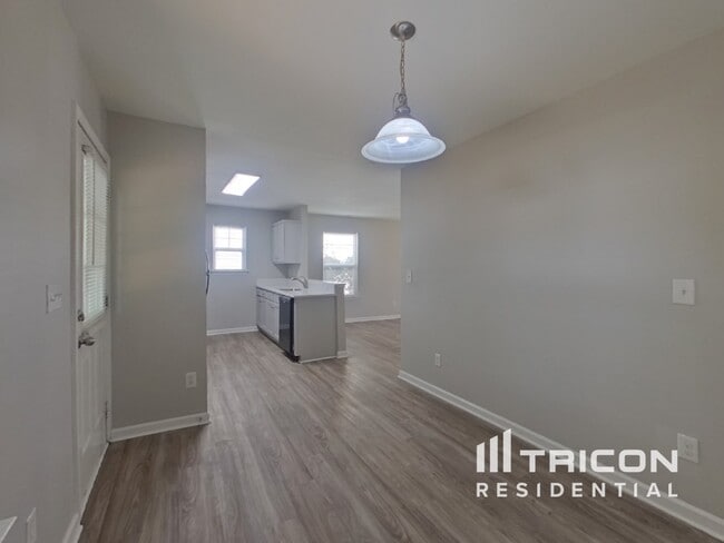 Photo - 345 Hunslet Cir