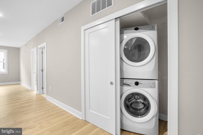 Photo - 2621 W Jefferson St Unit 2R