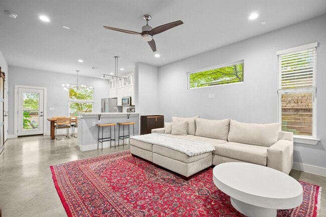 Photo - 1220 Delano St Unit B