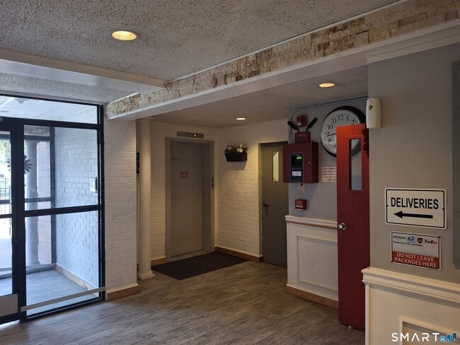 Photo - 393 Laurel Ave Unit 305