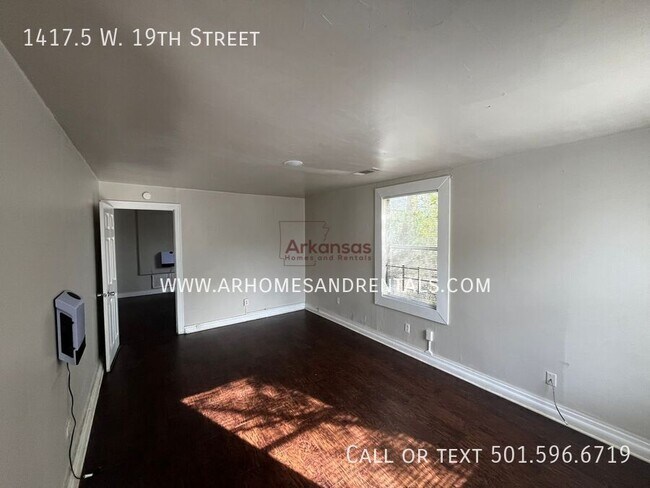 Photo - 1417.5 W 19th St