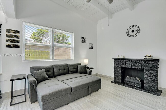 Photo - 1205 NW 3rd Ave Unidad A