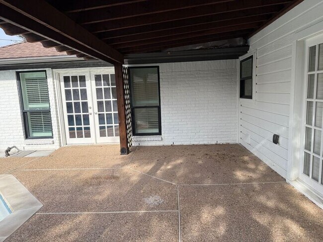 Photo - 16114 Shadybank Dr