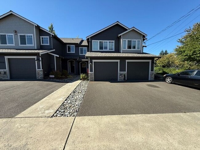 Building Photo - Beautifully Updated 3-Bedroom Townhome with Garage in Prime Lynnwood Location