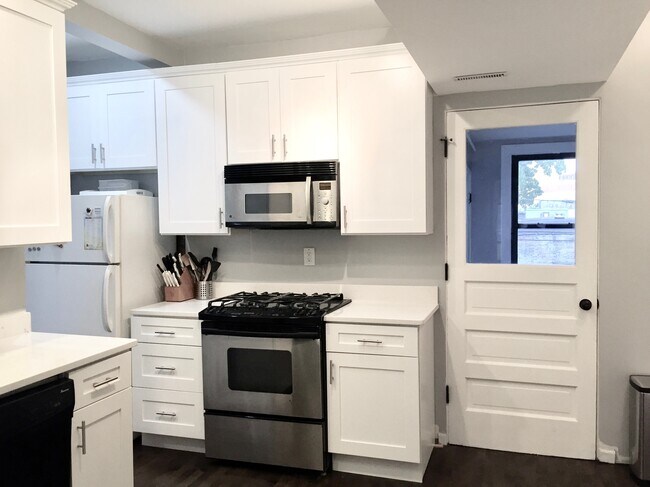 Photo - 3253 N Kenmore Ave Unit 2