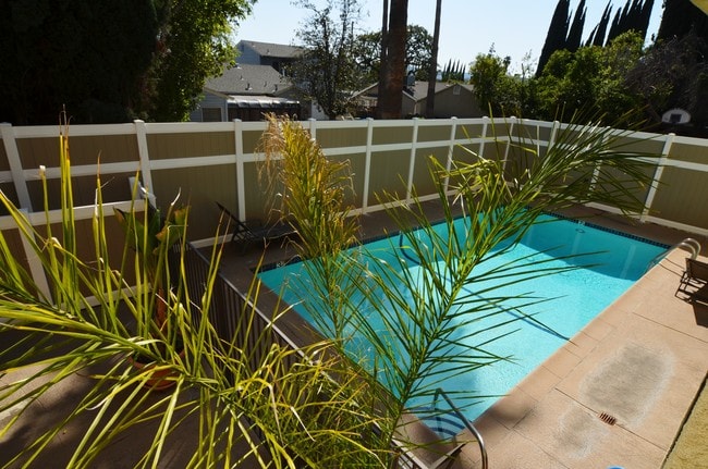 Photo - 14950 Burbank Blvd